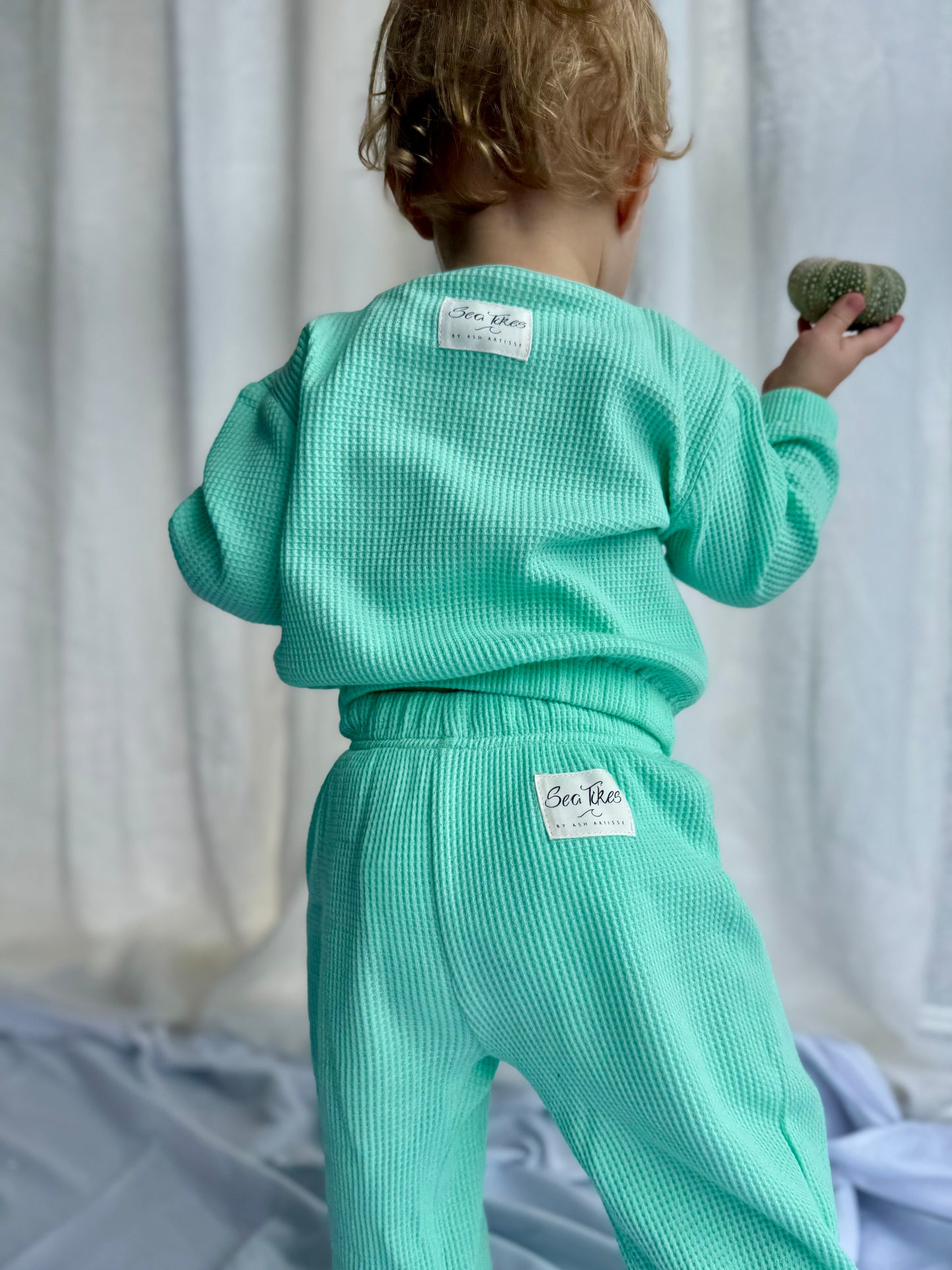 Sea Tikes - Cyan Waffle set with Kingfish accent.