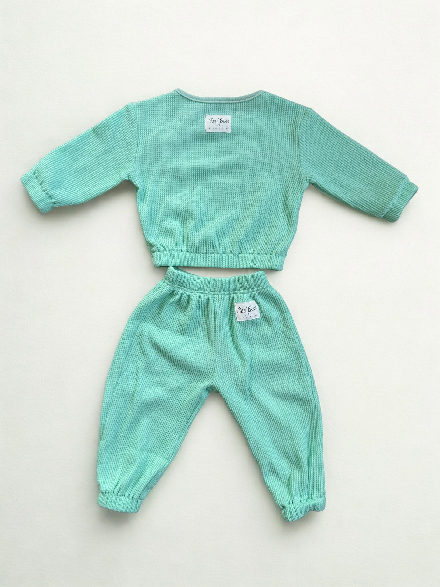 Sea Tikes - Cyan Waffle set with Kingfish accent.